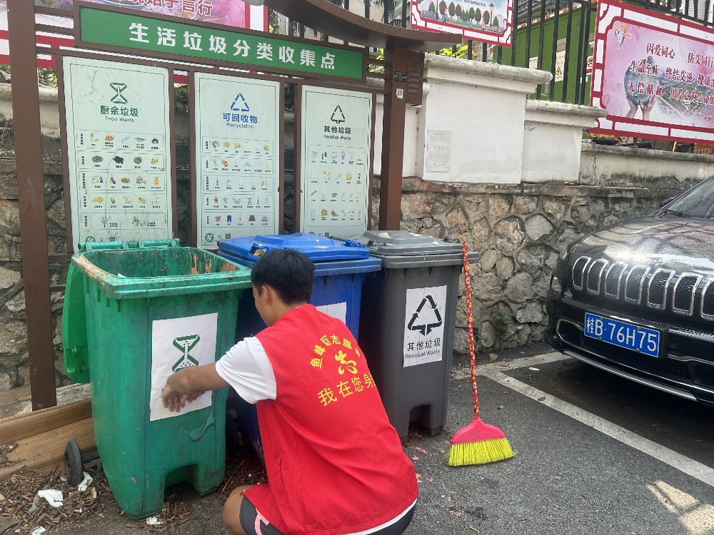 广西柳州市鱼峰区驾鹤街道桃源社区关工小组开展“小手拉大手，洁净家园齐步走”青少年垃圾分类志愿服务活动3.jpg