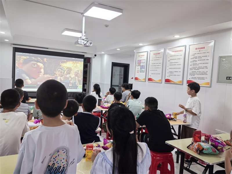 合肥市包河区烟墩街道清水冲社区关工委开展“红色光影忆峥嵘 童心共筑爱国情”活动 (1).jpg