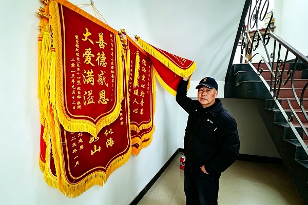 1782357103310440.jpg 震泽镇“五老”朱学明:桑榆不改初心志 为霞满天爱满怀3.jpg