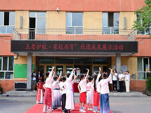 1782446412906134.jpg 阳明小学社团服务活动4_副本.jpg