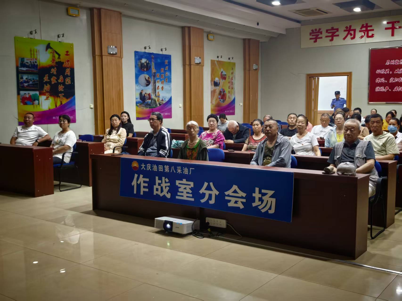 1783406646636055.jpg ”法治护航 暖心服务”反电信诈骗普法讲座 (21).jpg