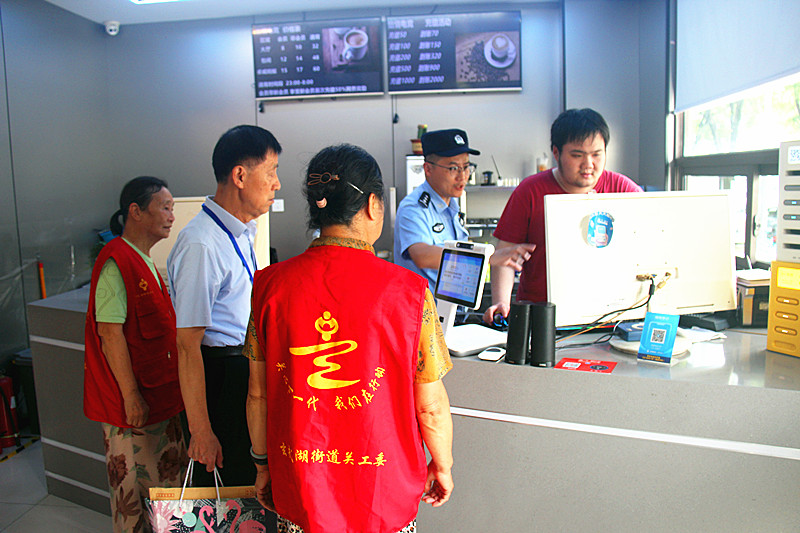 1783569080112470.jpg 玄武湖街道关工委多方联动开展“五老”网吧专项巡查(1).jpg