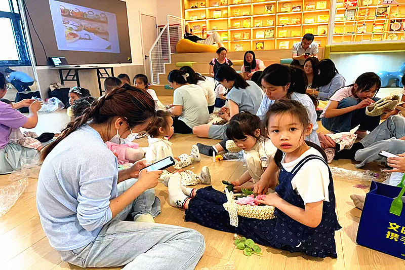 1783914908468147.jpg 江苏省南京市江宁区麒麟街道麒麟门社区开展“看不见的力量——大气压的奥秘”科普学堂活动(2).jpg