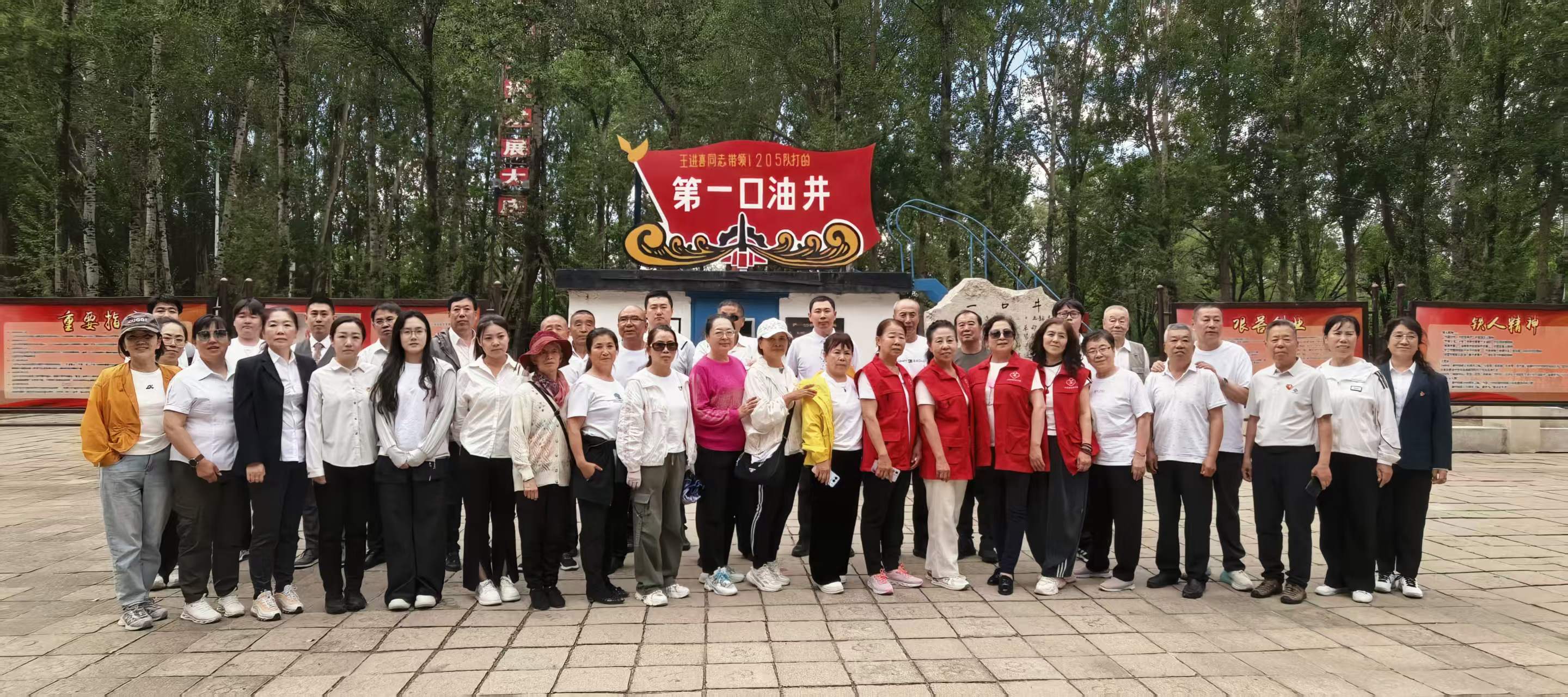 1784251959987089.jpg “青少年党史学习月”暨 “关爱明天 学史笃行”主题参观教育2.jpg