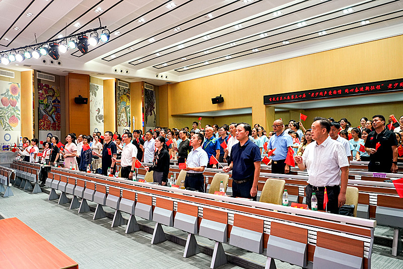 玄武区成功举办第三十届老少同台主题展演活动(8).jpg