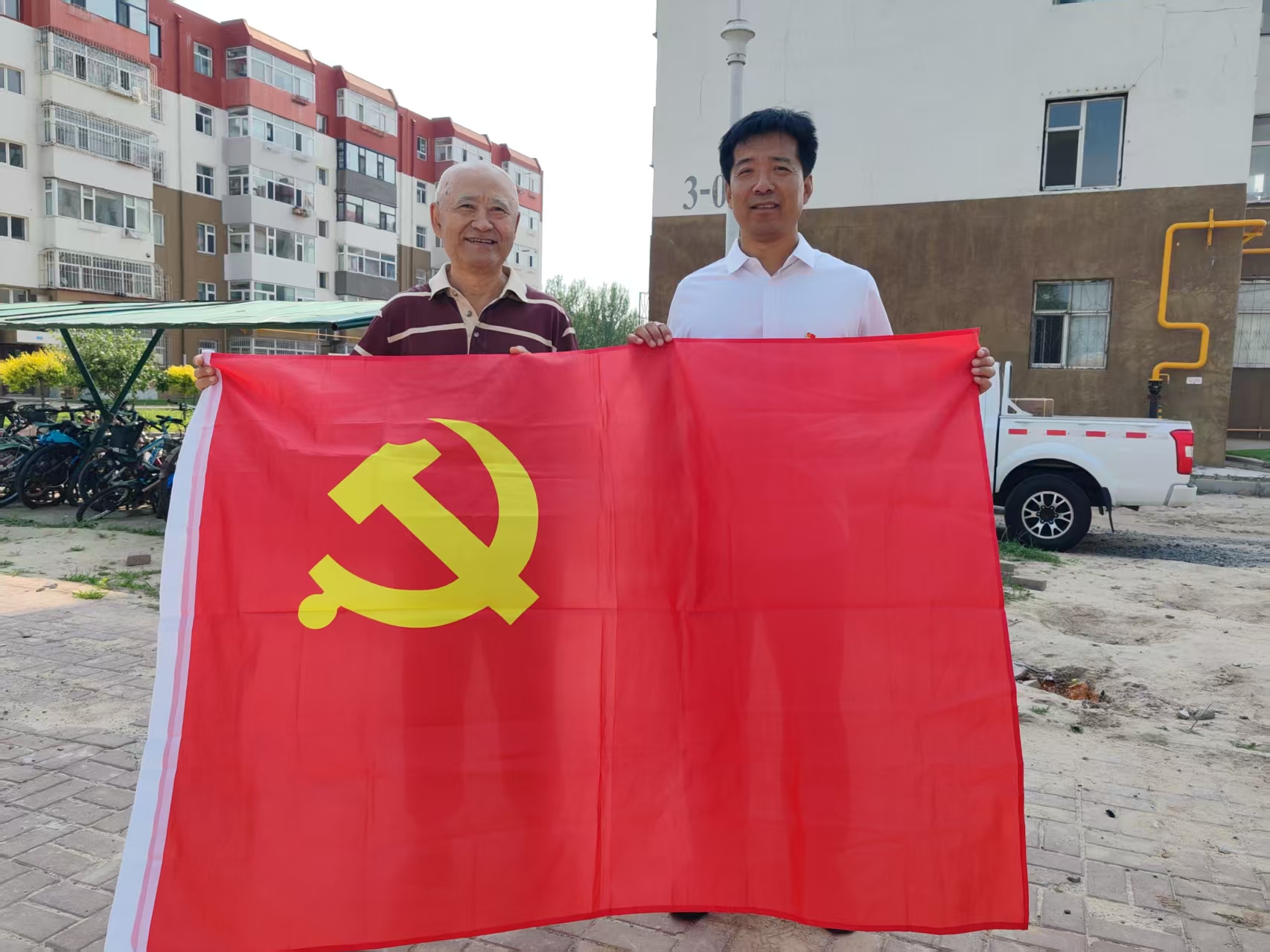 1784272803343494.jpg 微党课照片2.jpg