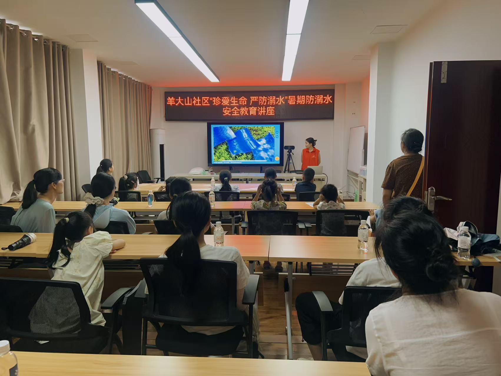 1784535558674797.jpg 暑期非遗扎染儿童教育科普暨防溺水安全教育活动1.jpg