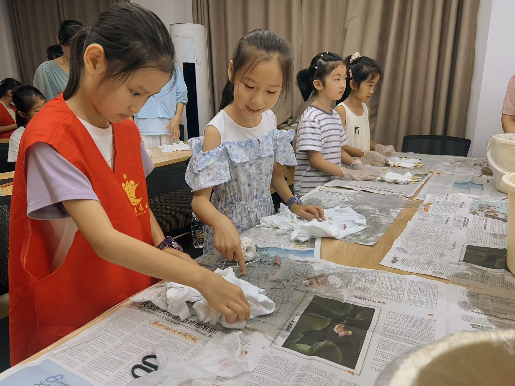 1784535577212401.jpg 暑期非遗扎染儿童教育科普暨防溺水安全教育活动3.jpg