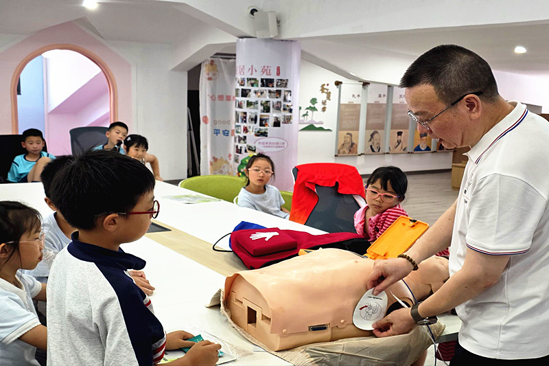 江苏省南京市玄武区仙居雅苑社区开展青少年应急救护科普活动(4).jpg