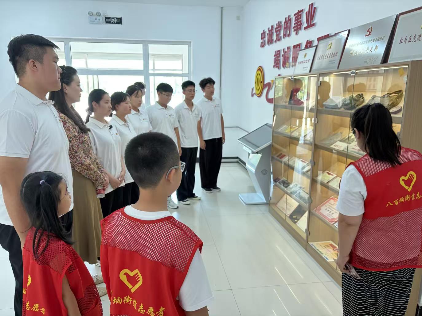 社区爱国主义教育角开展实地研学.jpg