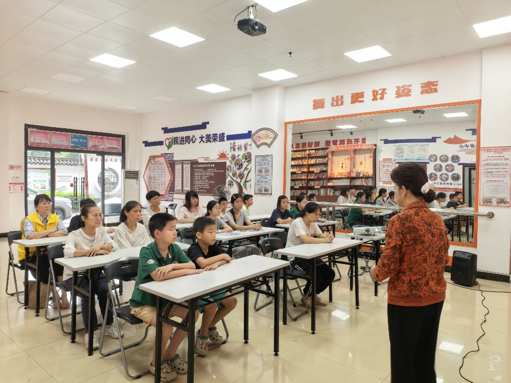 1784623619693893.jpg 荣盛社区关工领导小组“学法守法,从我做起”暑期普法宣讲活动02.jpg