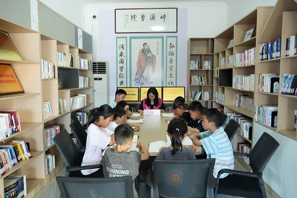 1784702123662585.jpg 朱家浜村:雅诵论语润暑假 书香文脉沁童心依托特色阵地 共读《论语》经典.jpg