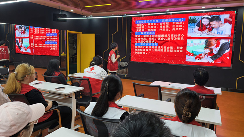 参草原兰哈达关工委“暖心赋能，以心护航”困境儿童心理疏导大学生辅导员培训班照片3_副本.jpg