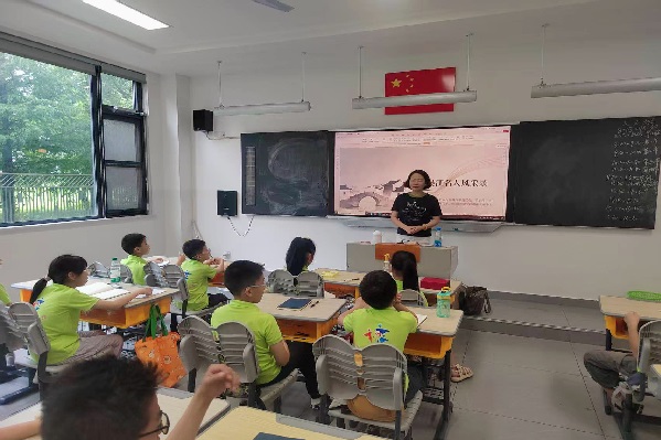 1784789868878318.jpg 【南社研究会】铭记先贤精神 传承家国初心 ——李红梅老师走进吴江“开心”夏令营开讲少年柳亚子.jpg