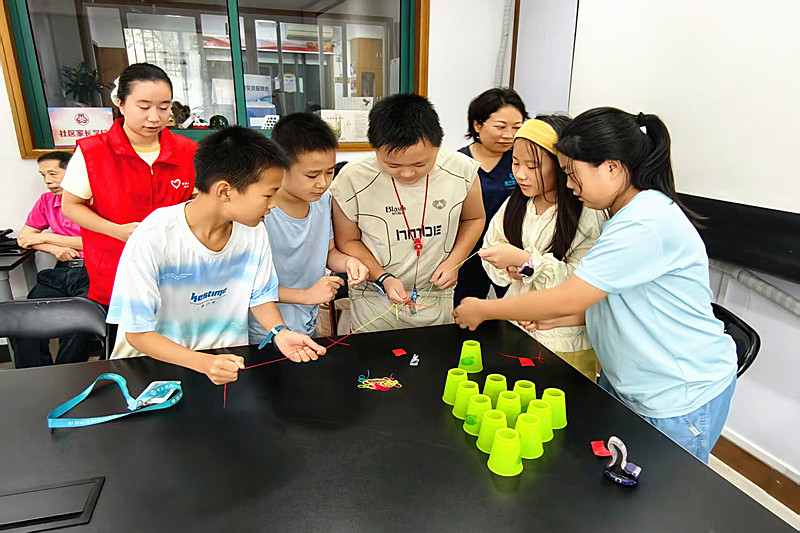 1784869331317029.jpg 玄武湖街道聚宝山社区开展青少年暑期趣味实践课堂(3).jpg