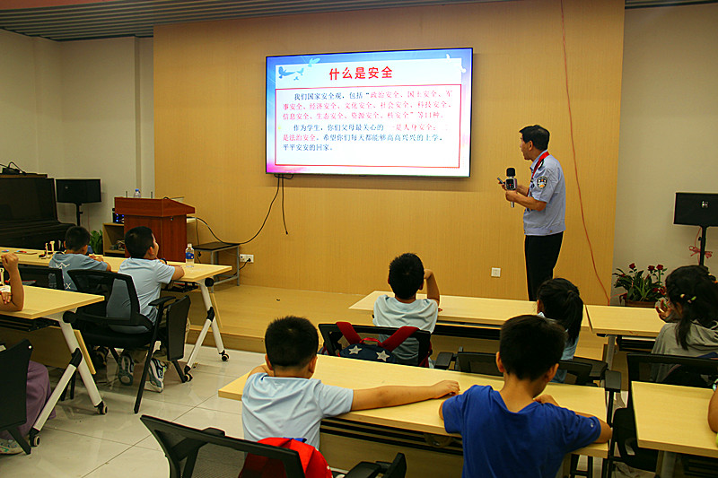 1784869458429437.jpg 玄武湖街道关工委联合开展青少年暑期安全主题宣讲活动(2).jpg