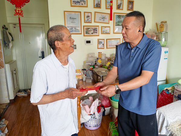 1785286265843305.jpg 慰问企业退休退役军人.jpg