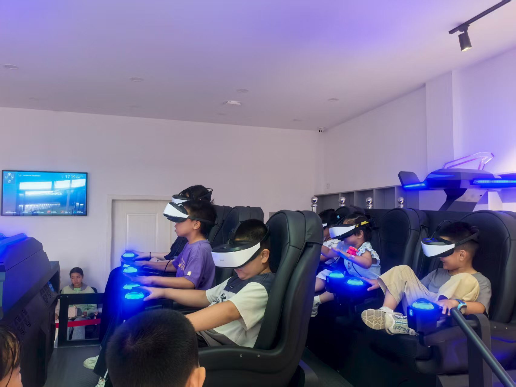 1785292061460014.jpg VR眼镜体验.jpg