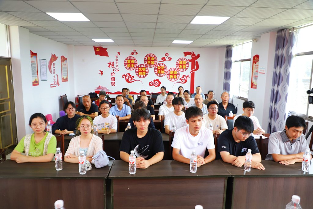 红助学表彰图二.jpg