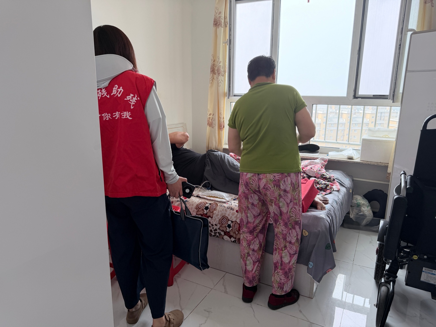1785375125503851.jpg 西城街道如意东社区关工委“暖心慰问送关怀,志愿服务暖人心”慰问残疾人,老人好的照片3_副本.jpg