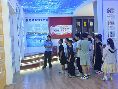 1785381913482077.jpg 彭洁_副本.jpg
