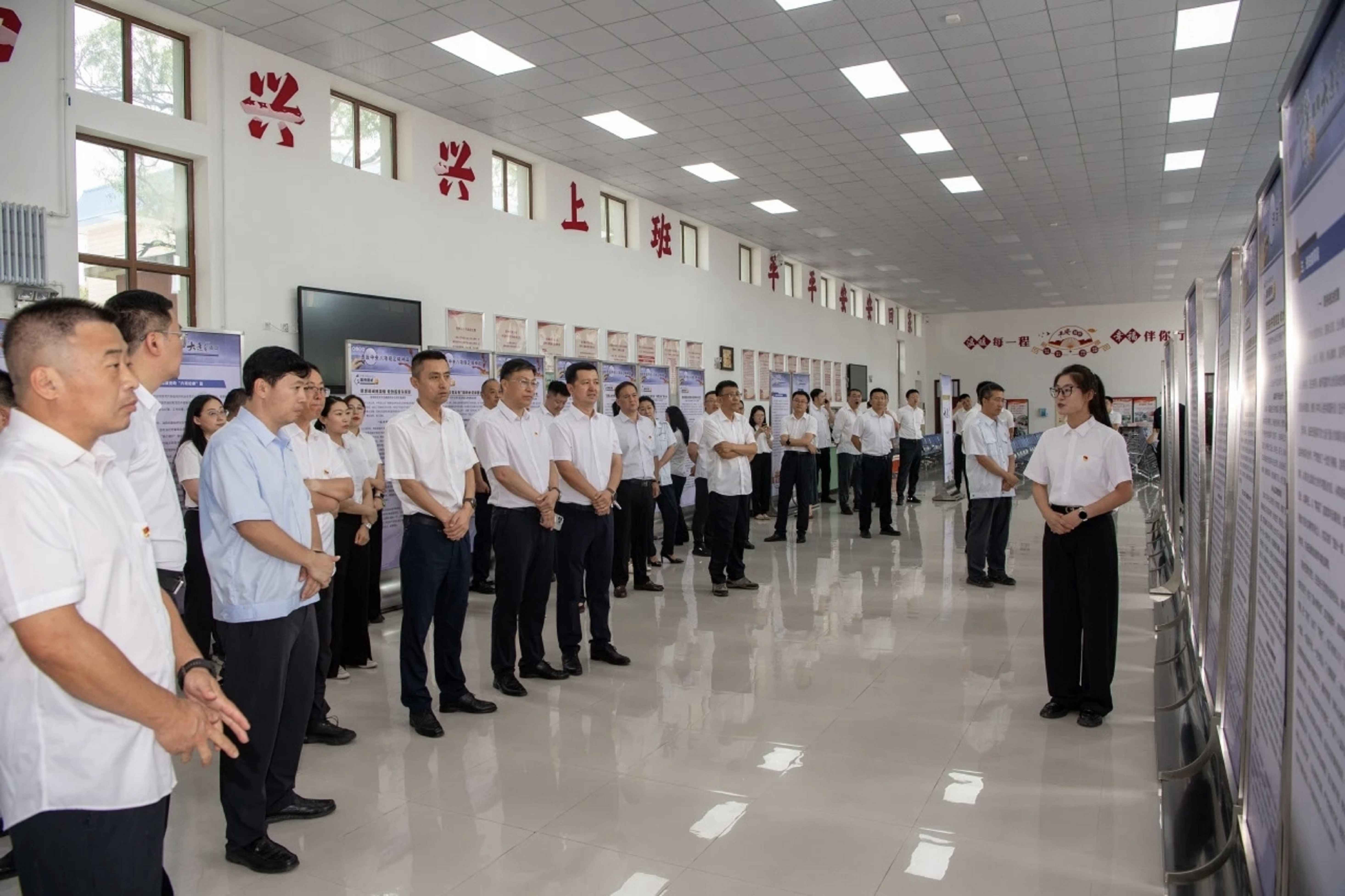 1785829292245375.jpg 参观照片.jpg
