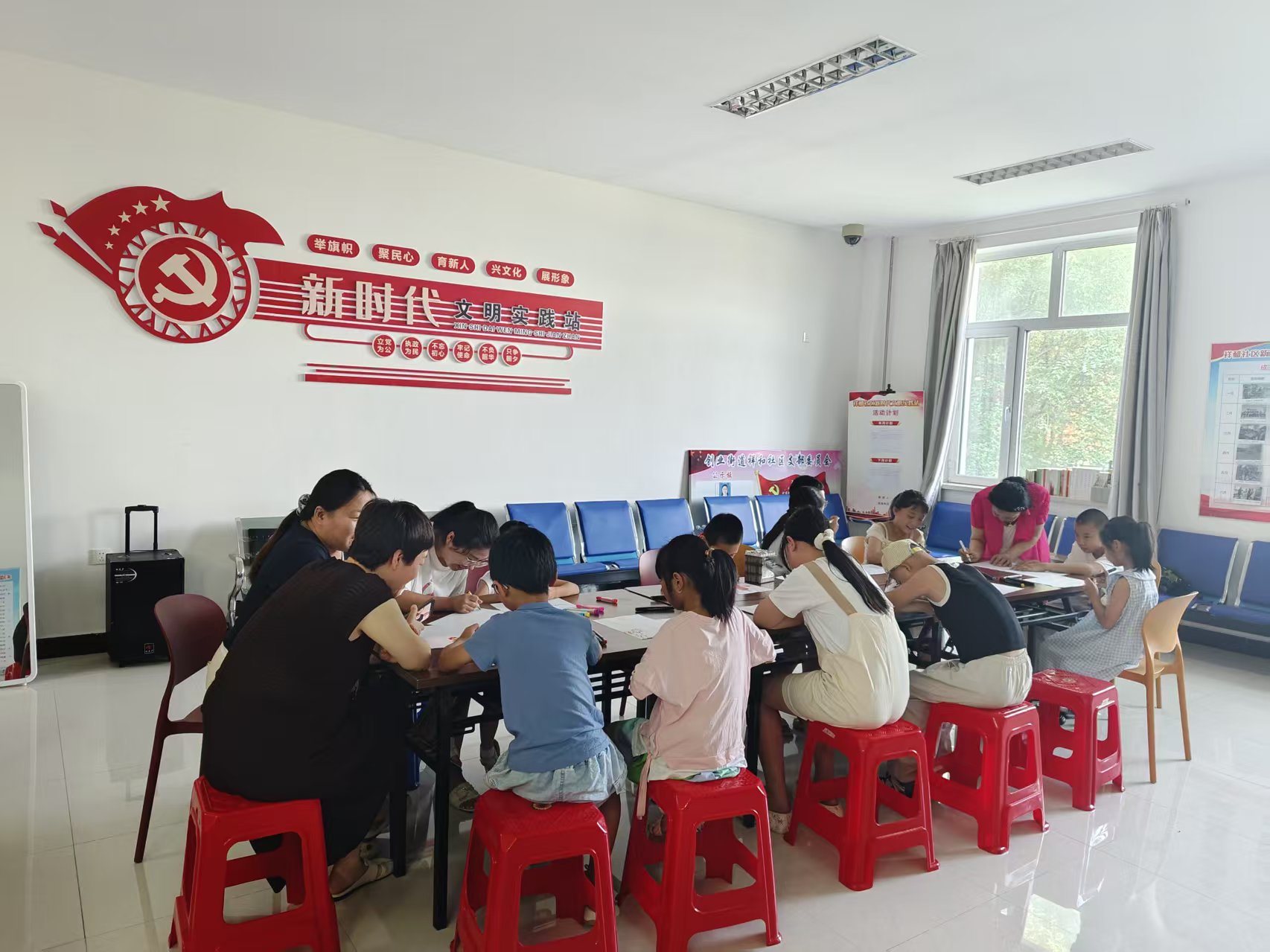 大庆市红岗区创业街道祥和社区关工小组开展暑期书画阅读公益课堂活动.jpg