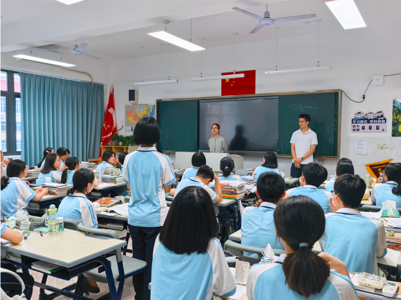 福建省漳州市长泰一中关工委携手名校学子助力高三备考3.png