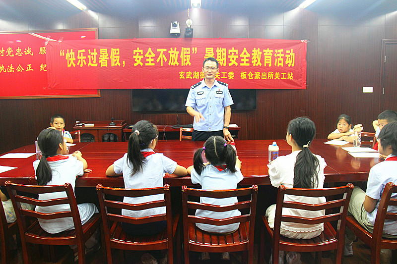 1786328361899169.jpg 玄武湖街道关工委联合开展青少年暑期安全教育宣讲活动(1).jpg