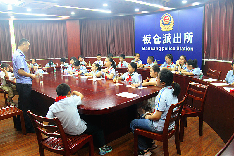 玄武湖街道关工委联合开展寻访优秀党员主题教育(3).jpg