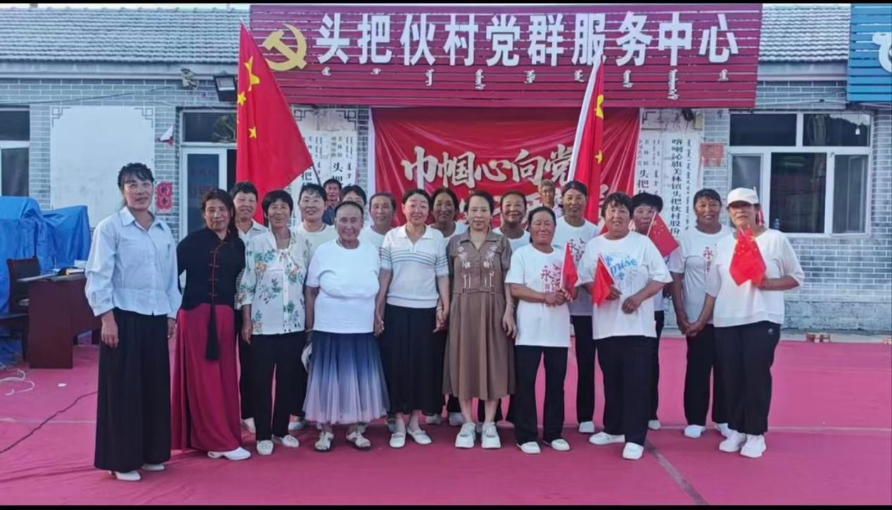 美林头把火村庆八一活动1.png