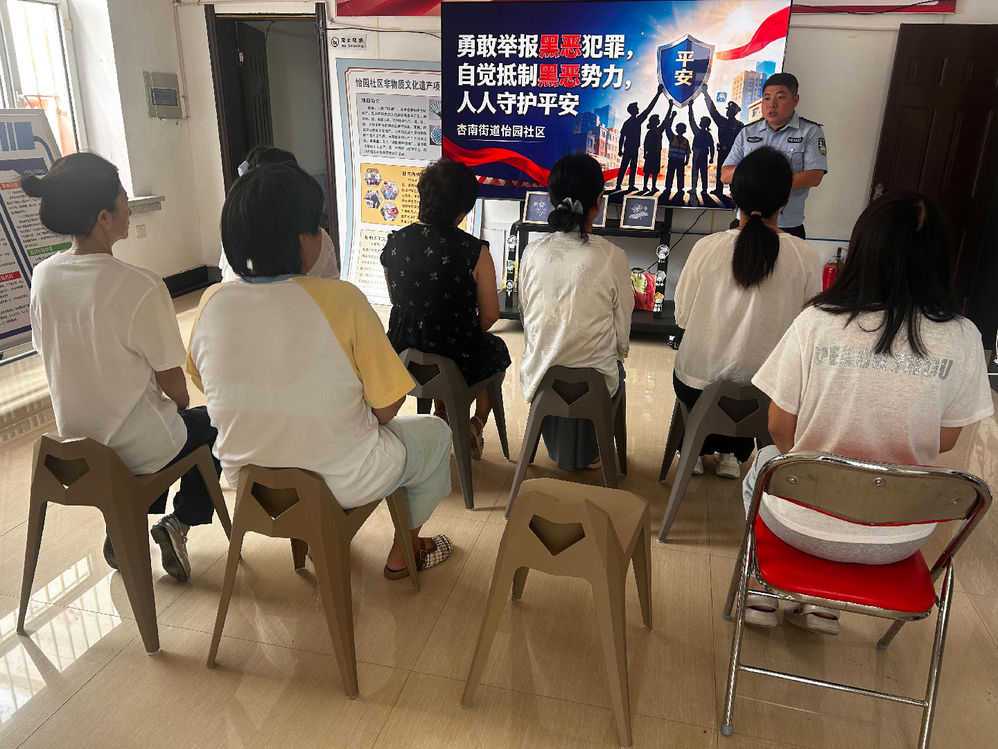 1786605903893204.jpg 大庆市红岗区杏南街道怡园社区关工小组开展青少年专题普法宣讲活动.jpg
