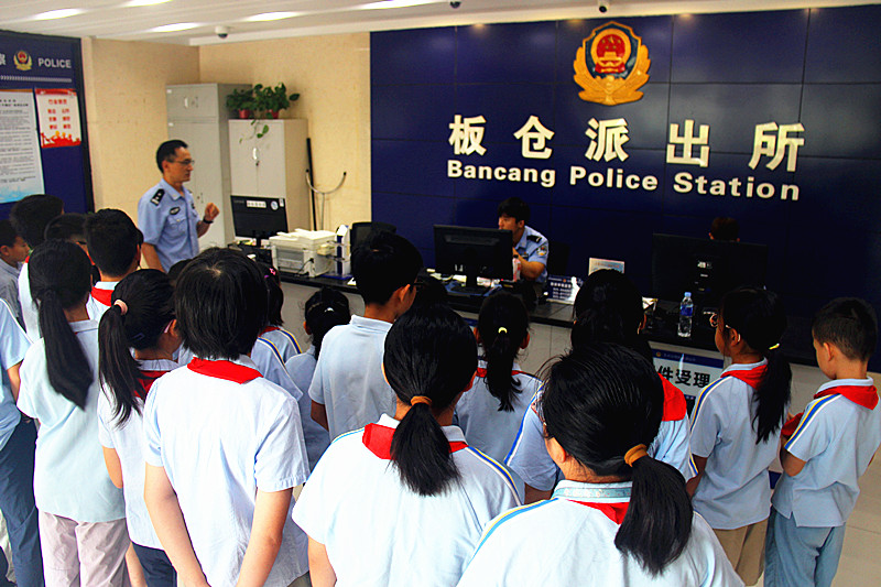 玄武湖街道关工委联合多单位开展警营开放日体验活动(1).jpg