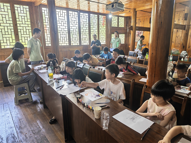 1787201522449788.jpg 贡溪镇关工委组织学生参加大学生“三下乡”研学活动.jpg