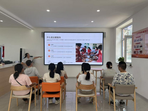 光华社区开展清庭净院志愿活动2_副本.png