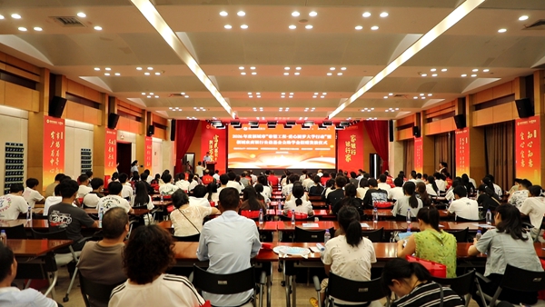 1787280328634055.jpg 2026助学金发放_副本.jpg
