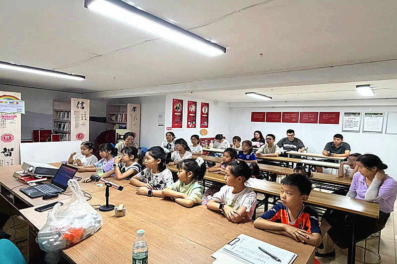 江苏省南京市鼓楼区下关街道商埠街社区关工委开展“天堑通途——搭建长江大桥”活动(3).jpg
