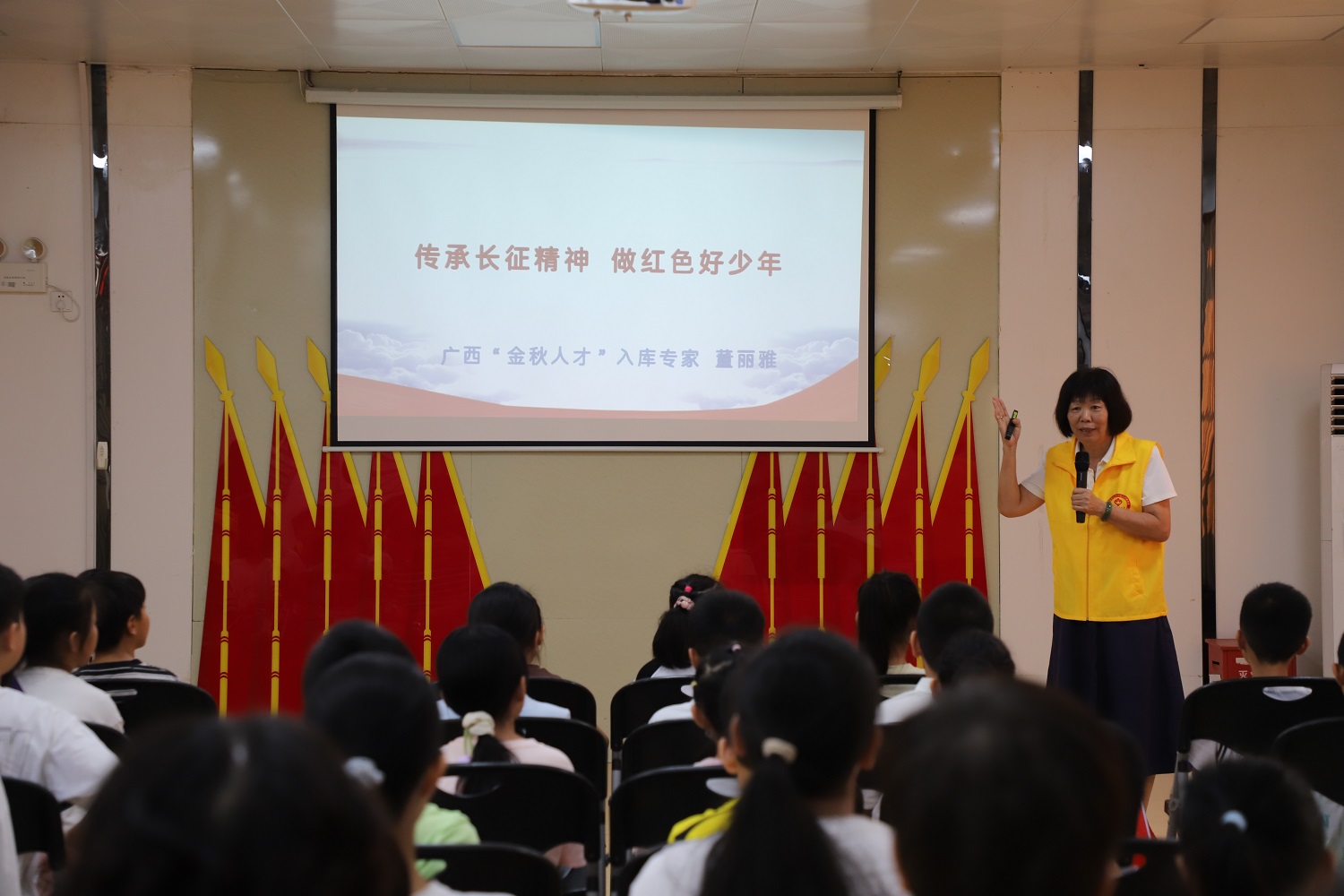 广西“金秋人才”入库专家，市关工委宣讲团“五老”讲师董丽雅讲红色故事2.jpg