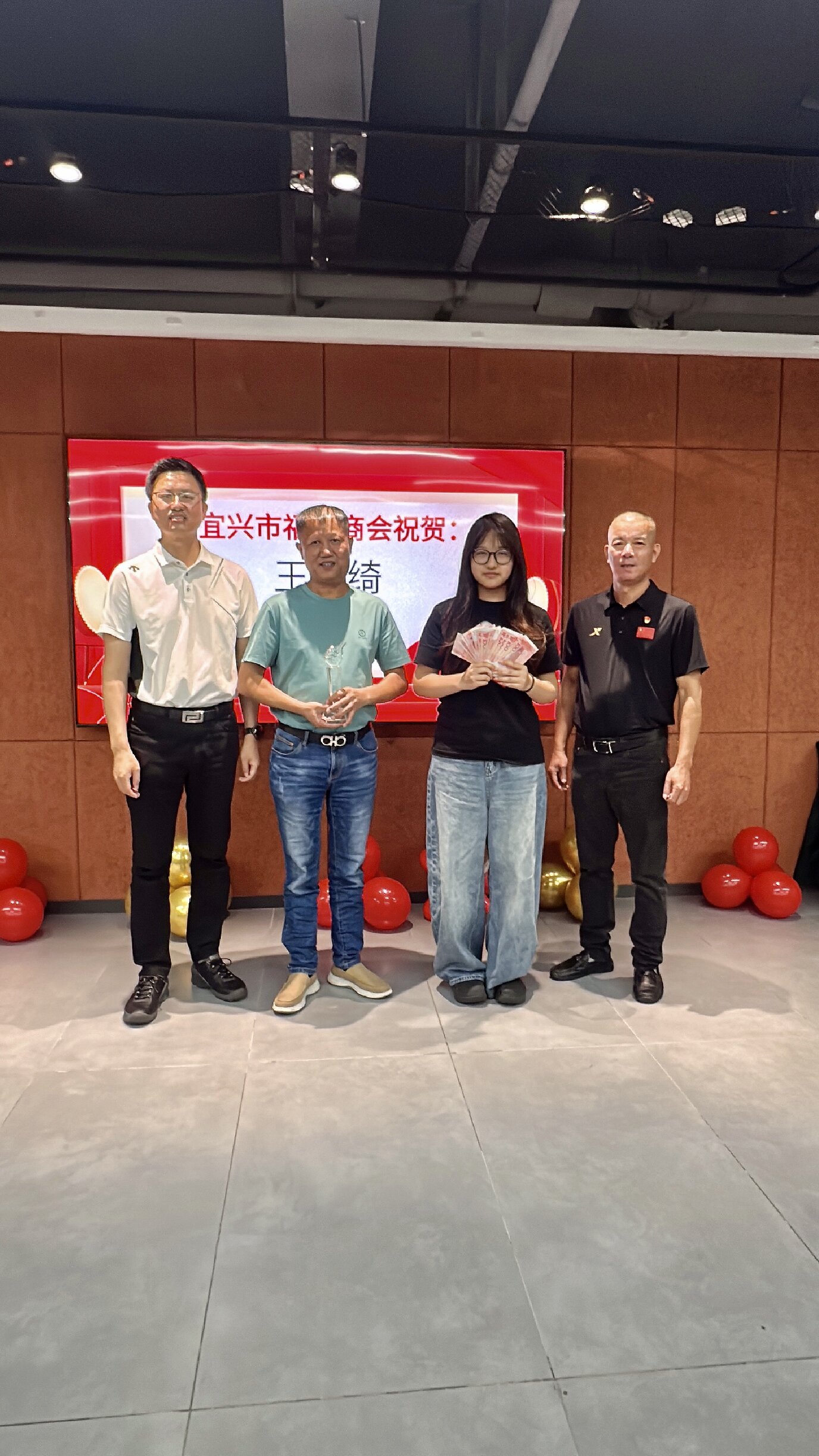 1787540926370514.jpg 表彰优秀学子.jpg