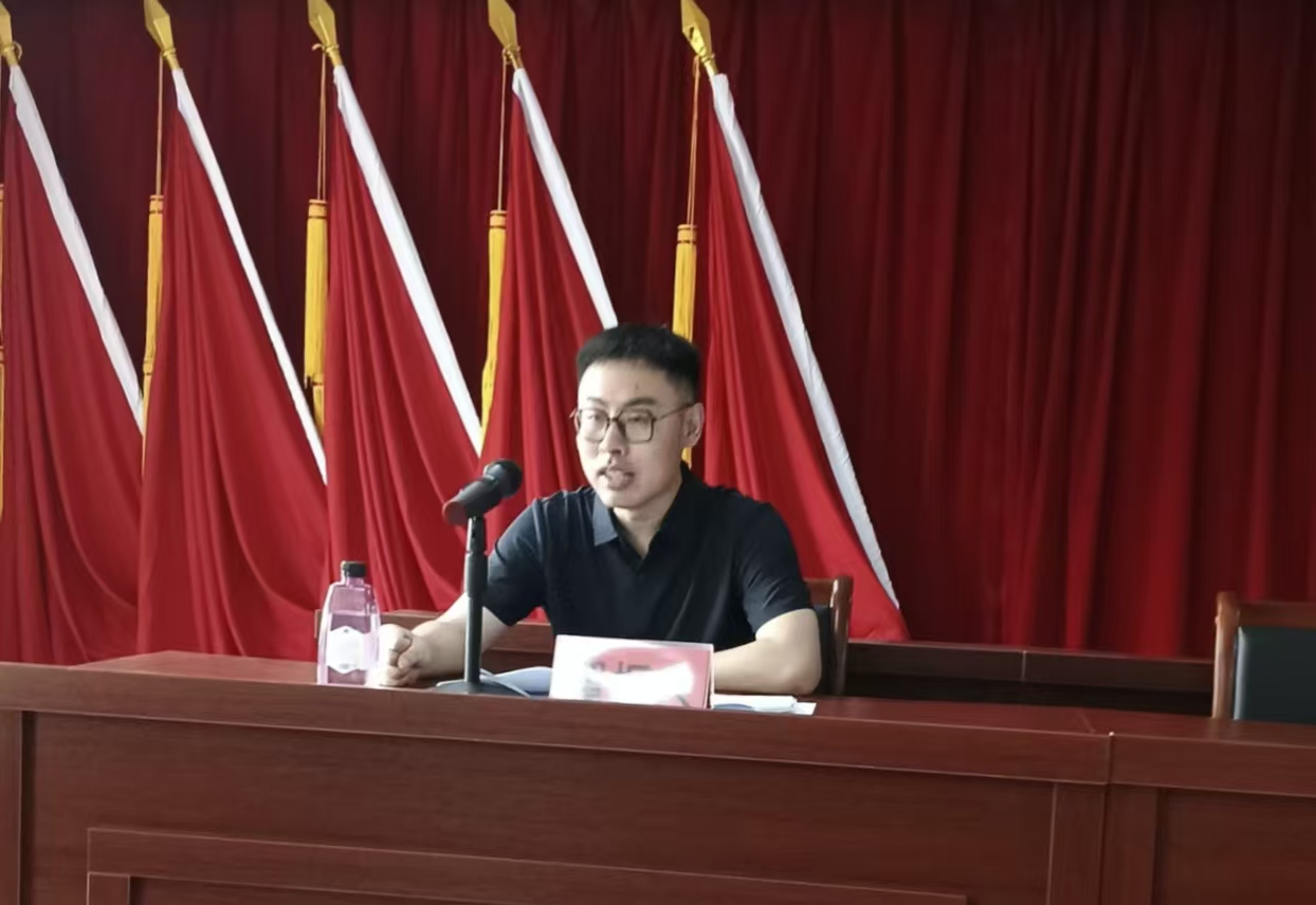 1787702075102164.jpg 翟振兴讲课.jpg