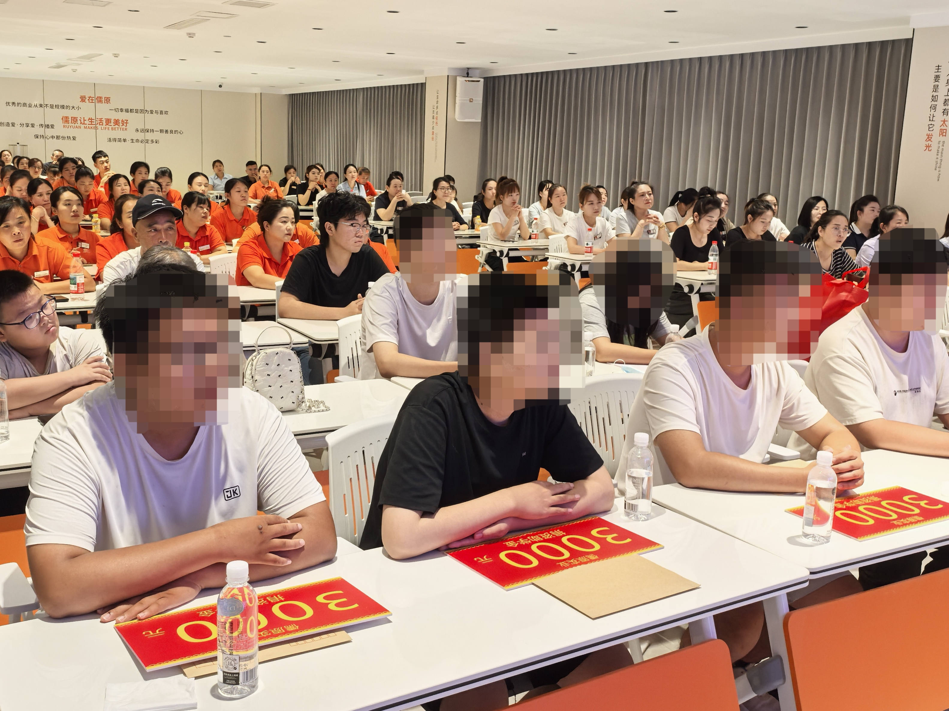 4.现场观众.jpg