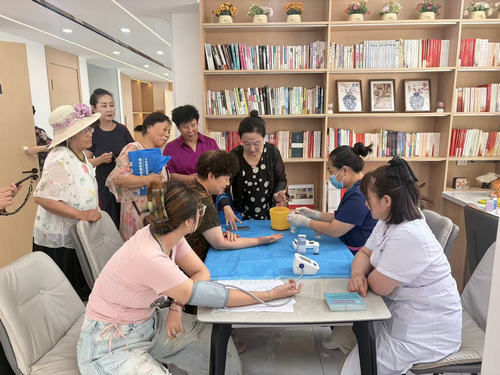 1787726353456836.jpg 二纺社区开展健康义诊活动2_副本.jpg