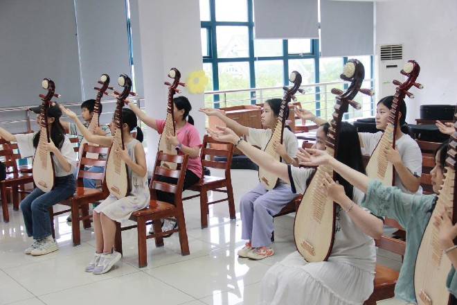 1787727758984438.jpg 江陵街道江兴少年评弹团亮相全省美育展演舞台3.jpg