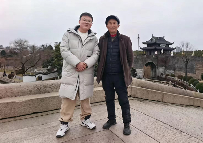 1787819090989873.jpg 与陈进财合影=.jpg
