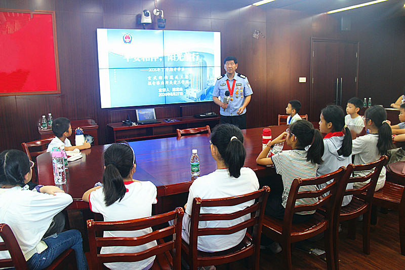 1787892413393875.jpg 玄武湖街道关工委联合开展新学期开学安全第一课宣讲活动(2).jpg