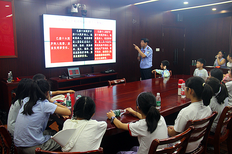 1787892427487195.jpg 玄武湖街道关工委联合开展新学期开学安全第一课宣讲活动(4).jpg