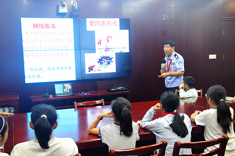 1787892436562920.jpg 玄武湖街道关工委联合开展新学期开学安全第一课宣讲活动(5).jpg