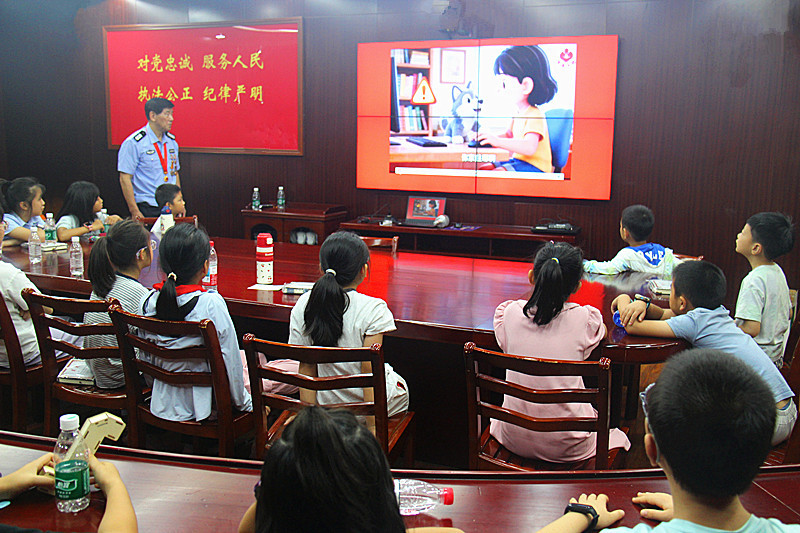 1787892452591512.jpg 玄武湖街道关工委联合开展新学期开学安全第一课宣讲活动(7).jpg