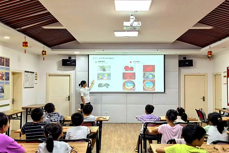 江苏省南京市玄武区锁金村街道锁三社区关工委联合开展青少年手工制作活动(1).jpg