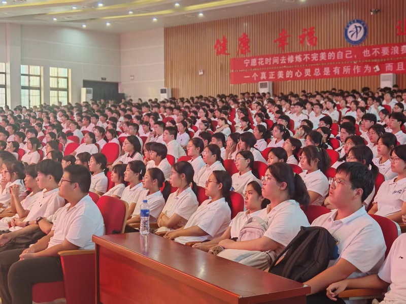 1788141338641249.jpg 县公安局走进二中宣 (2).jpg